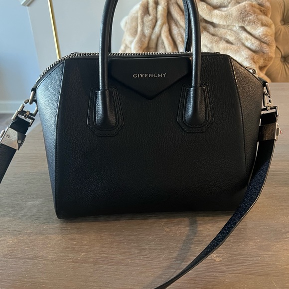 SOLD GIVENCHY Small Antigona bag leather. - Picture 3 of 5